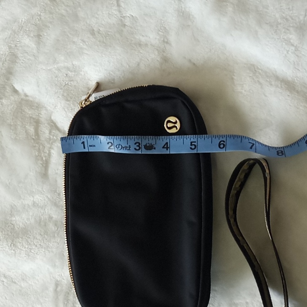 Lululemon gold logo crossbody belr bag - Picture 10 of 10